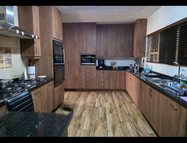 4 BEDROOM HOUSE FOR SALE IN BEDWORTH PARK